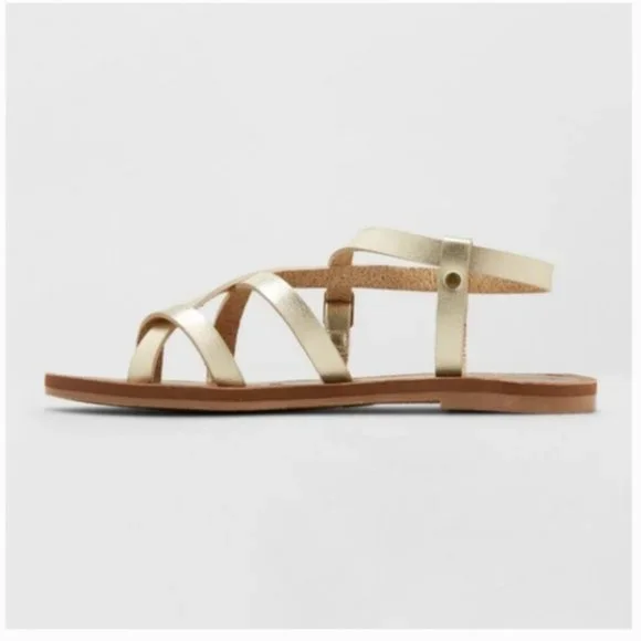 Universal Thread Women's Gold Faux Leather Lavinia Toe Wrap Thong Sandal - Picture 3 of 7